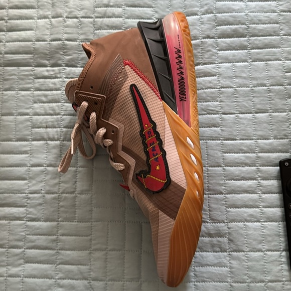 Nike Lebron 18 Low Wile E. Vs Roadrunner basketball shoes. Size 12 - Picture 5 of 7